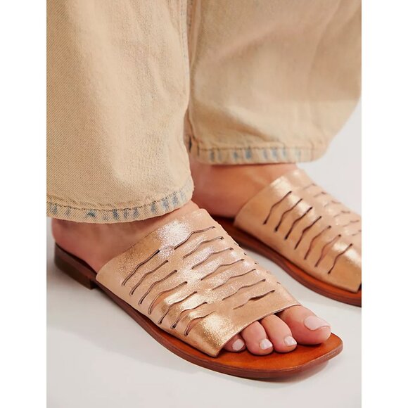 Free People Shoes - 🎉LAST CHANCE🎉 FREE PEOPLE Slice Of Sun Sandals / Rose Gold
